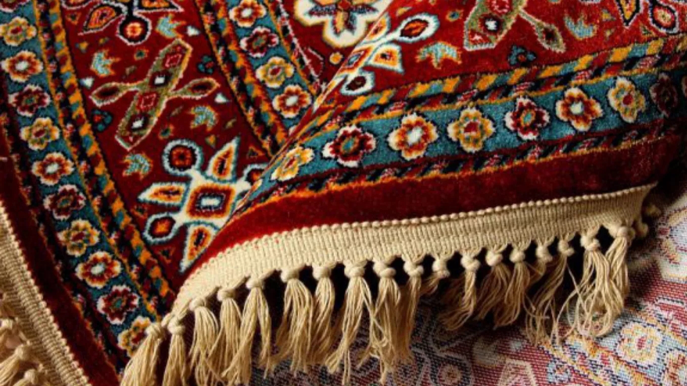 What are the characteristics of a good carpet?