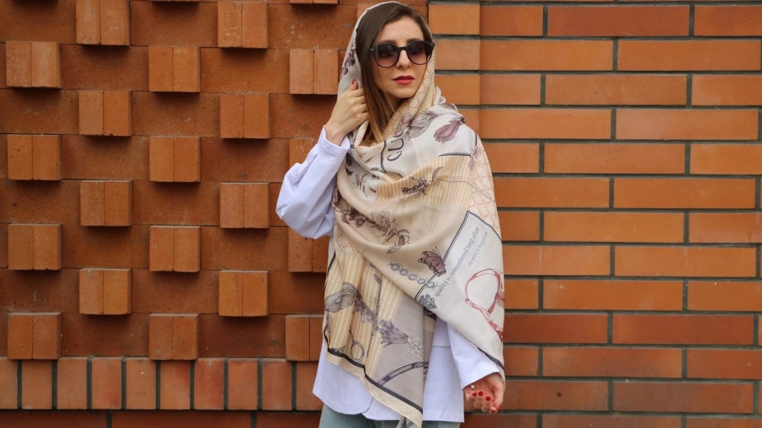 What are the most important parameters in buying shawls and scarves?