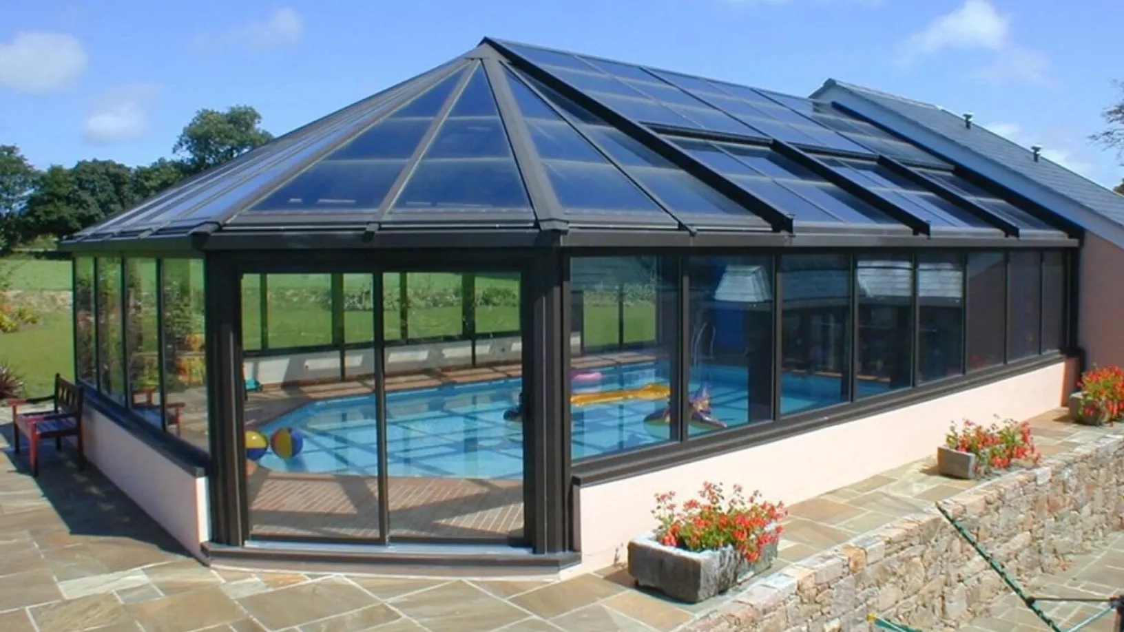 What is a movable ceiling and in what cases is it used?