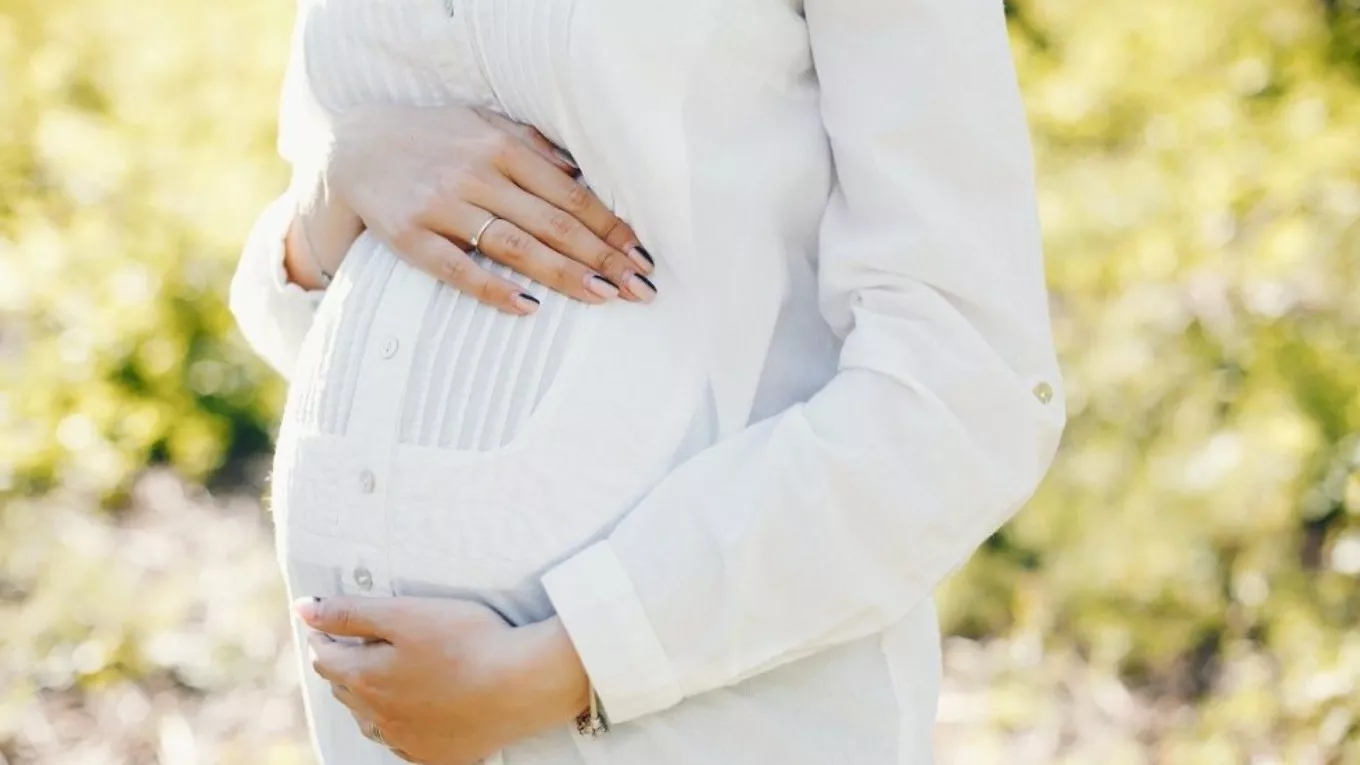 What is the use of maternity clothes?