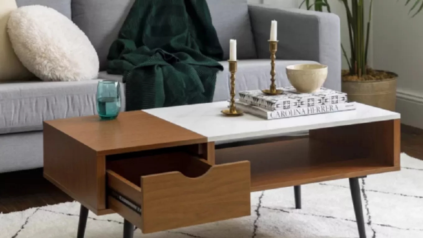 Attractive idea for arranging and decorating the table in front of the sofa