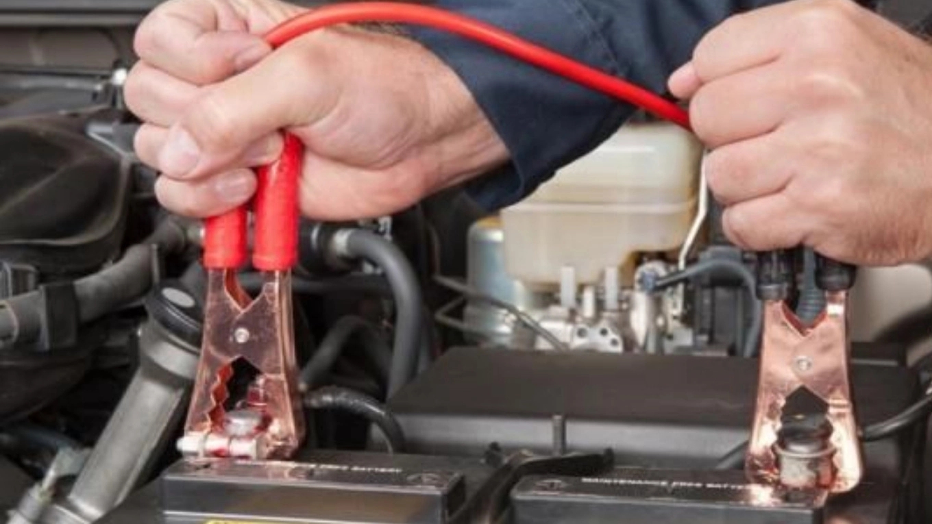 The cause of steam and boiling of the car battery