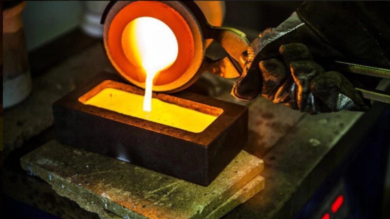 The reason for using sodium silicate in metal melting