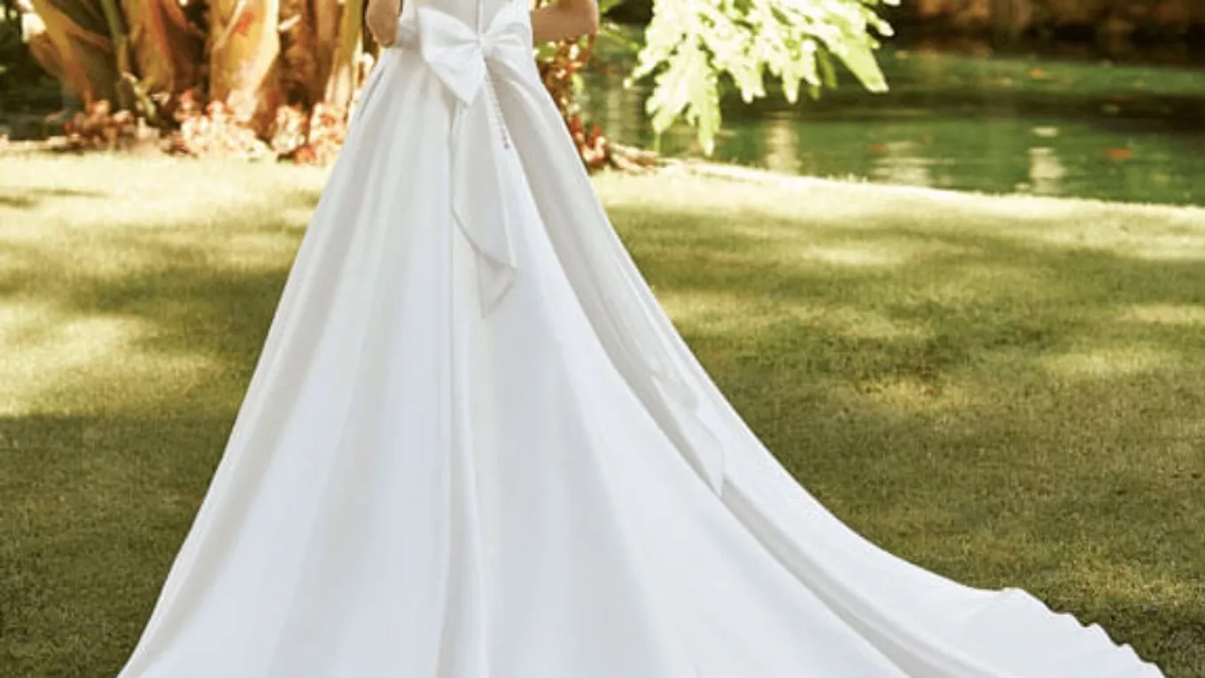 All kinds of wedding dress models