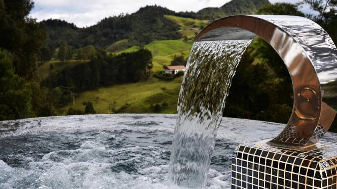 Kertin pool fountain