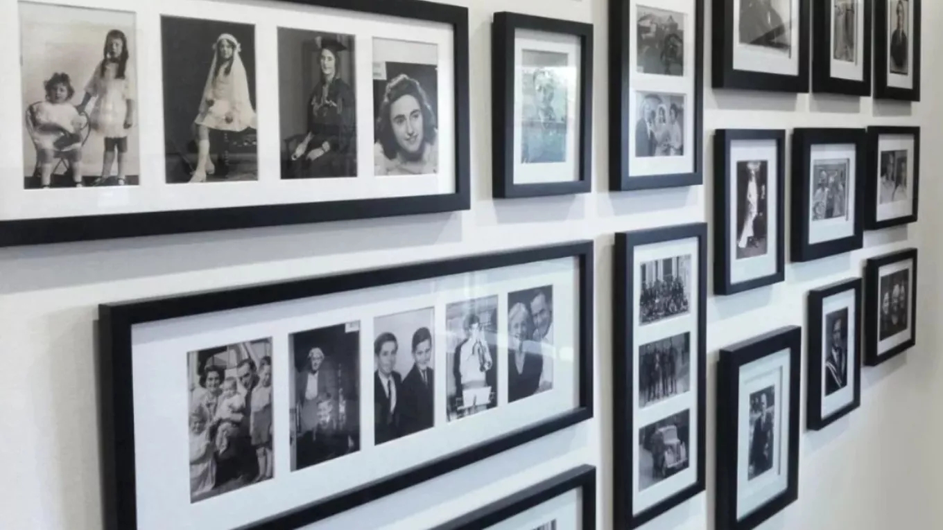 The effect of photo frames in home decoration