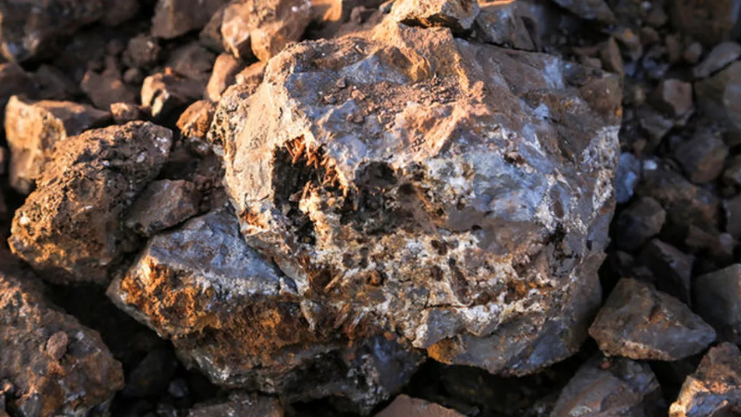 سنگ آهن چیست؟