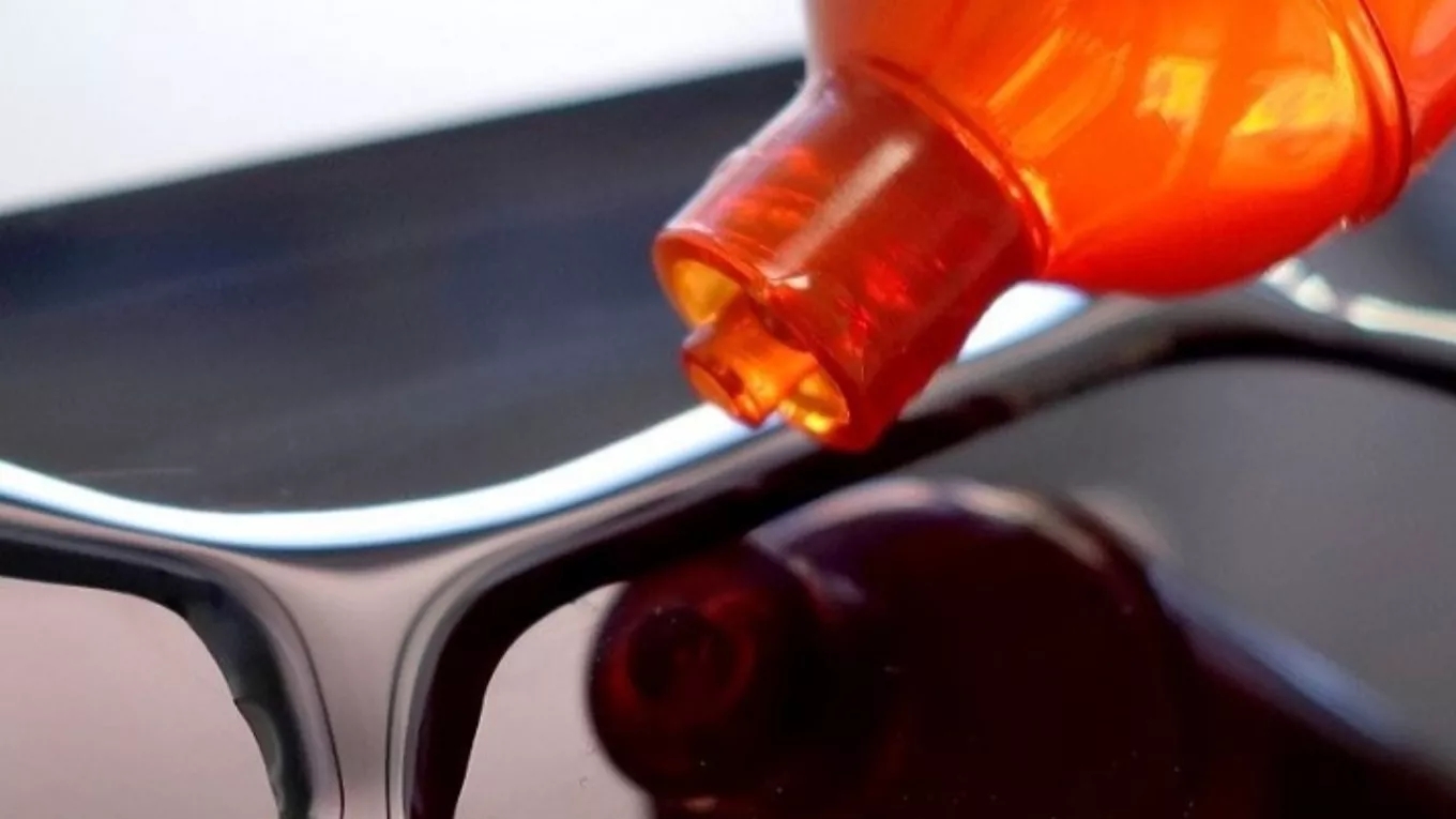 چسب uv چیست؟ و چه مزیت هایی دارد؟