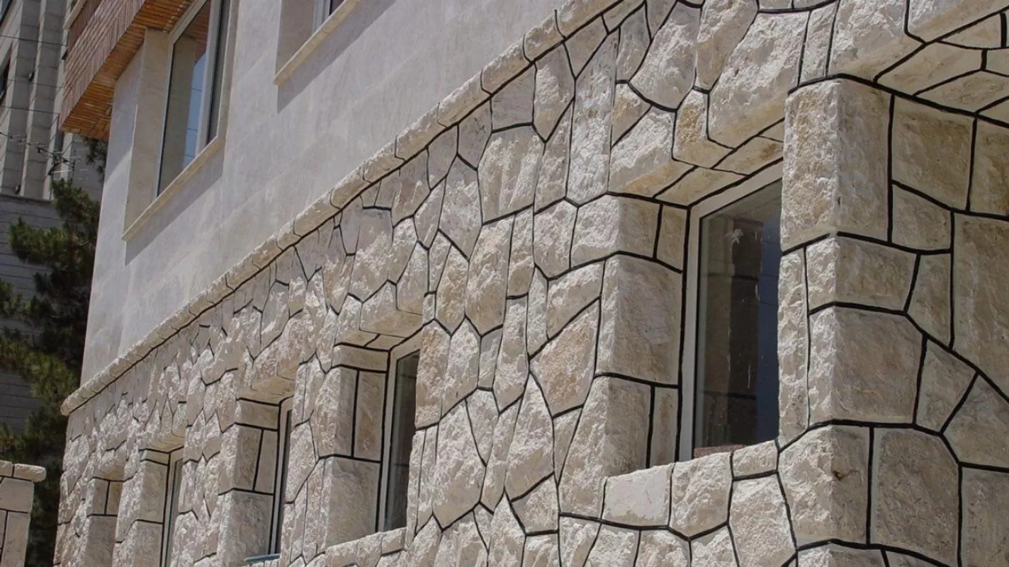 آشنایی با سنگ مالون و ویژگی‌ها و کاربردهای آن