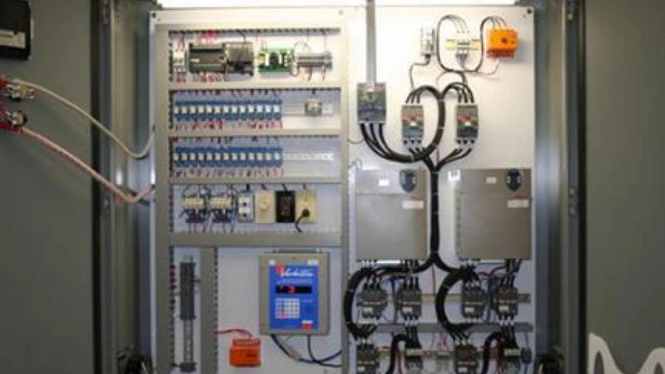 التعريف بأنواع PLC ودراسة مميزات وعيوب كل منها