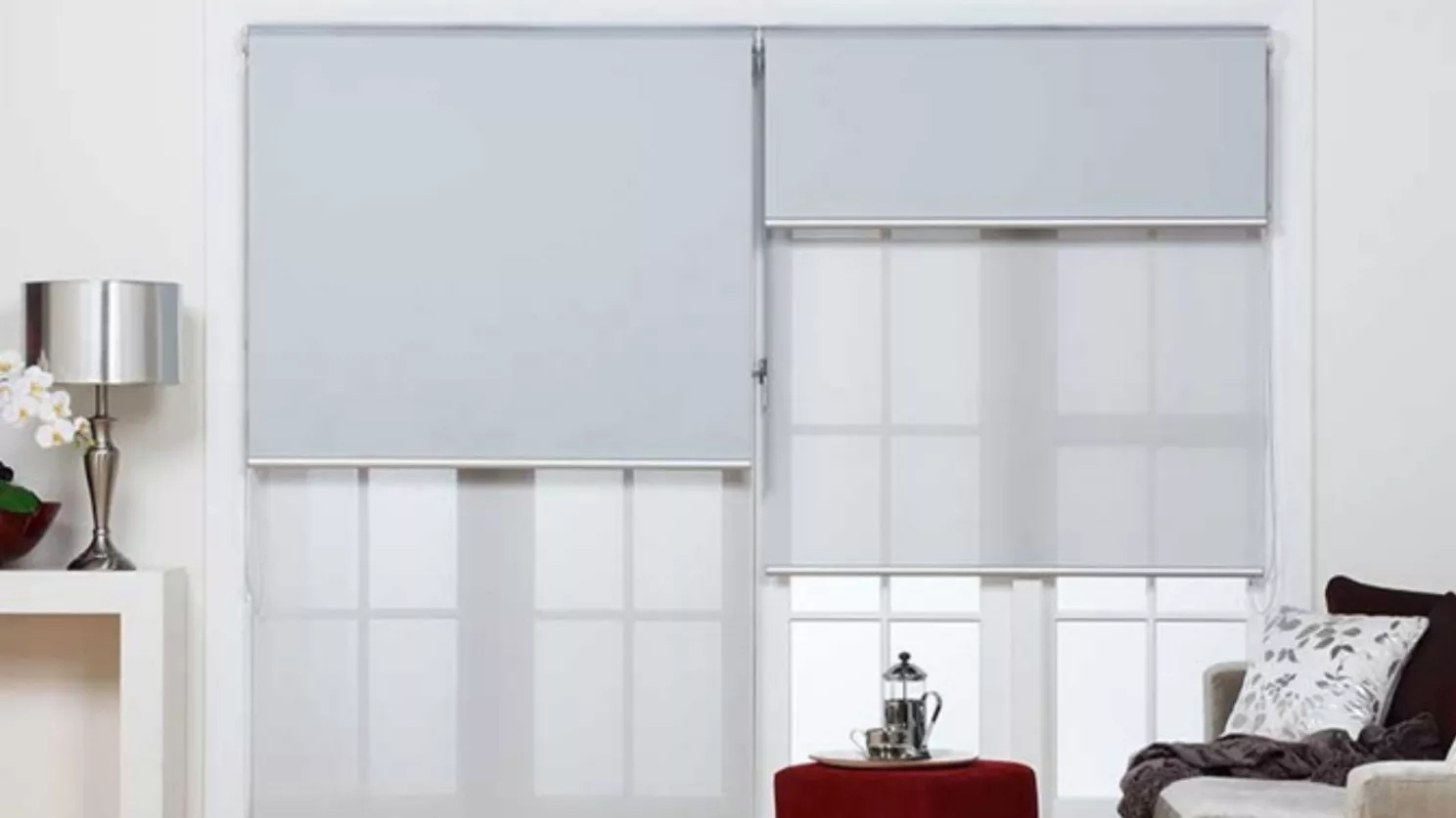 What is the night and day curtain or two mechanisms and what are its features and disadvantages?