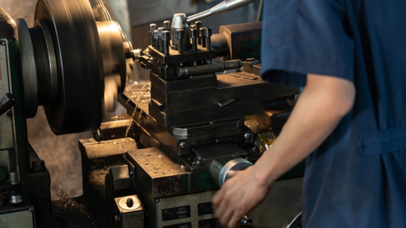 Principles and methods of turning parts