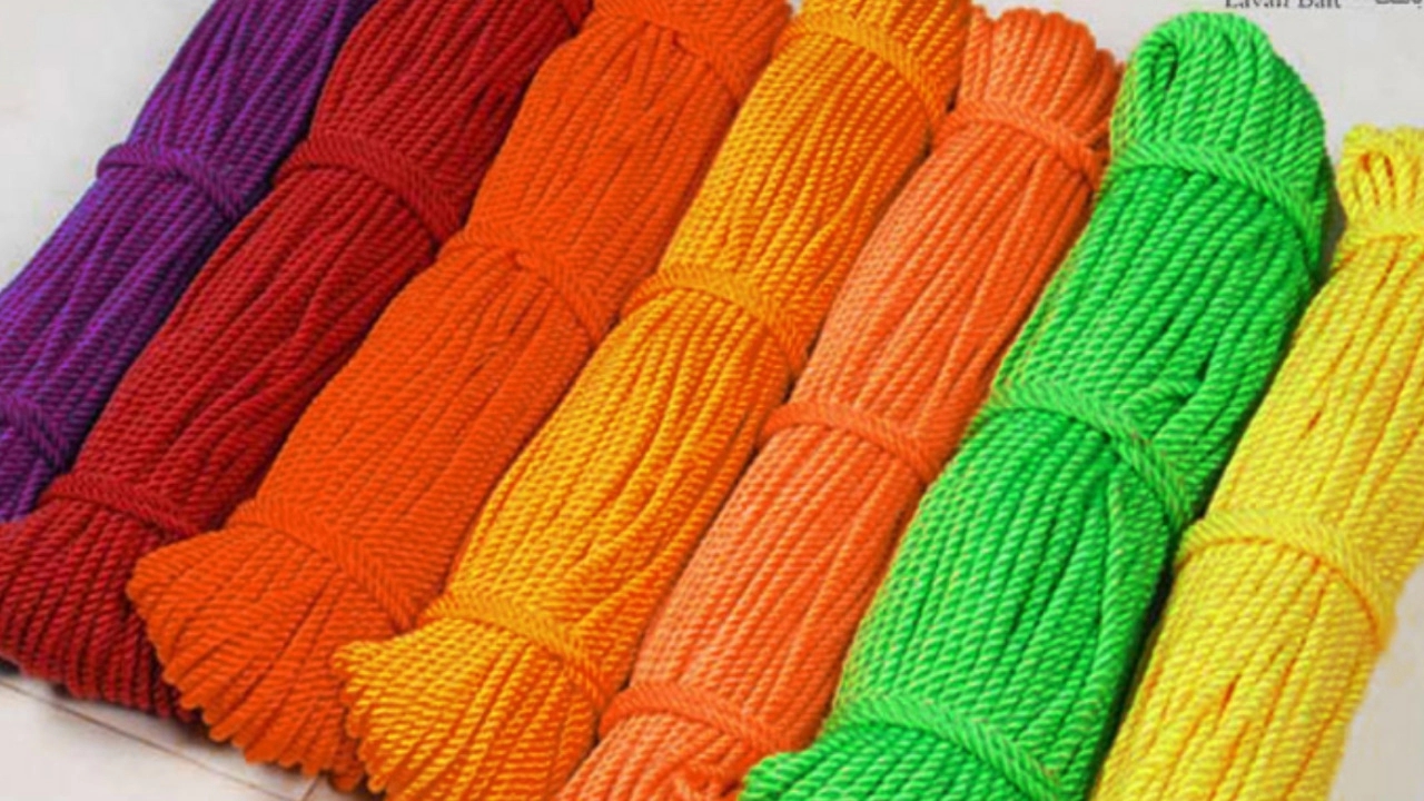 What is plastic thread and what types are there?