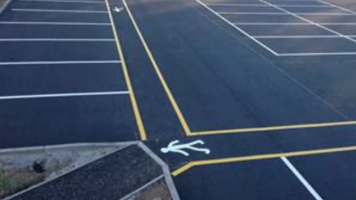 Street marking machine and its uses