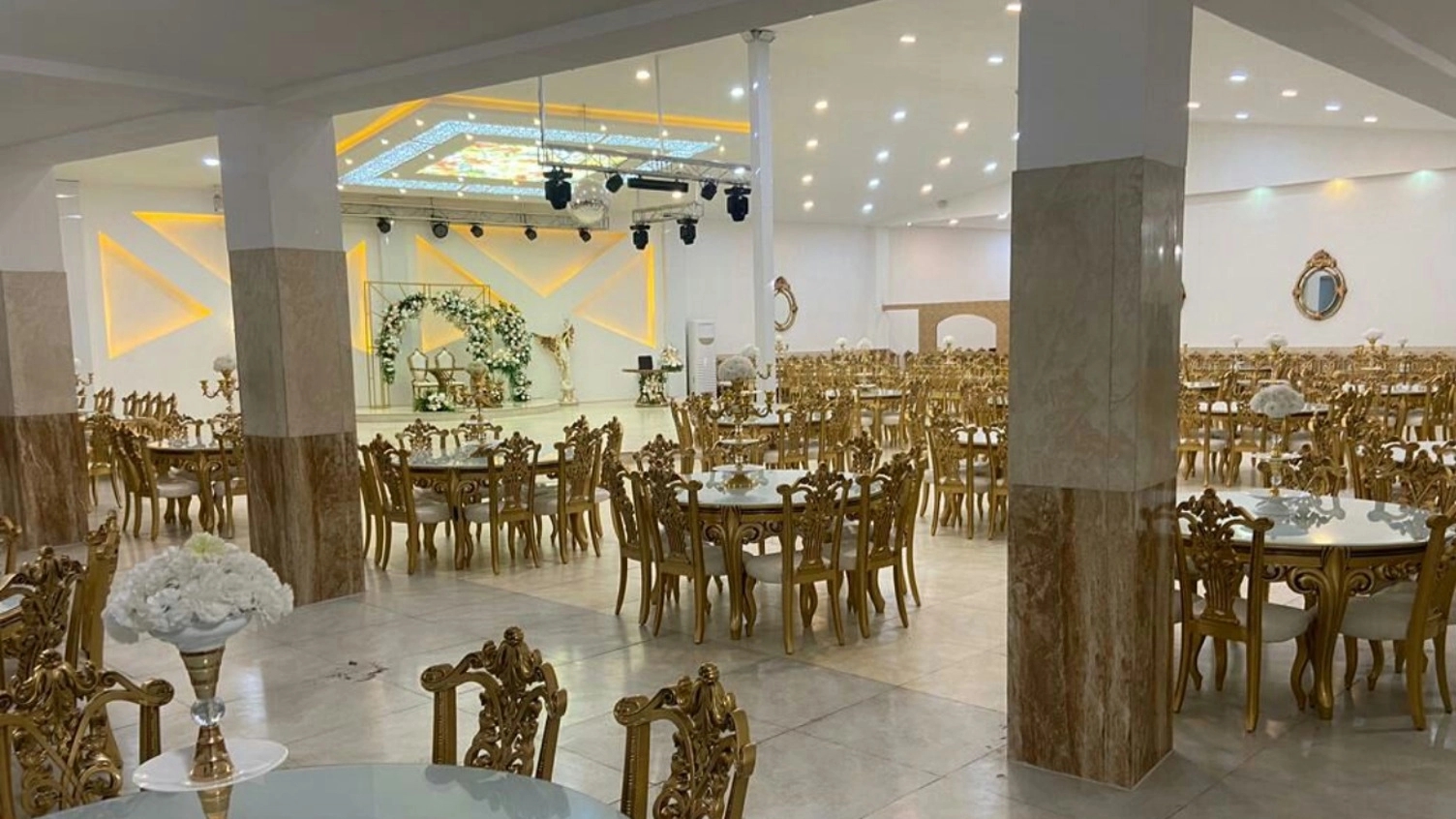Küçüksefahan'daki Qasr Ariyai'nin lüks ve güzel düğün salonu