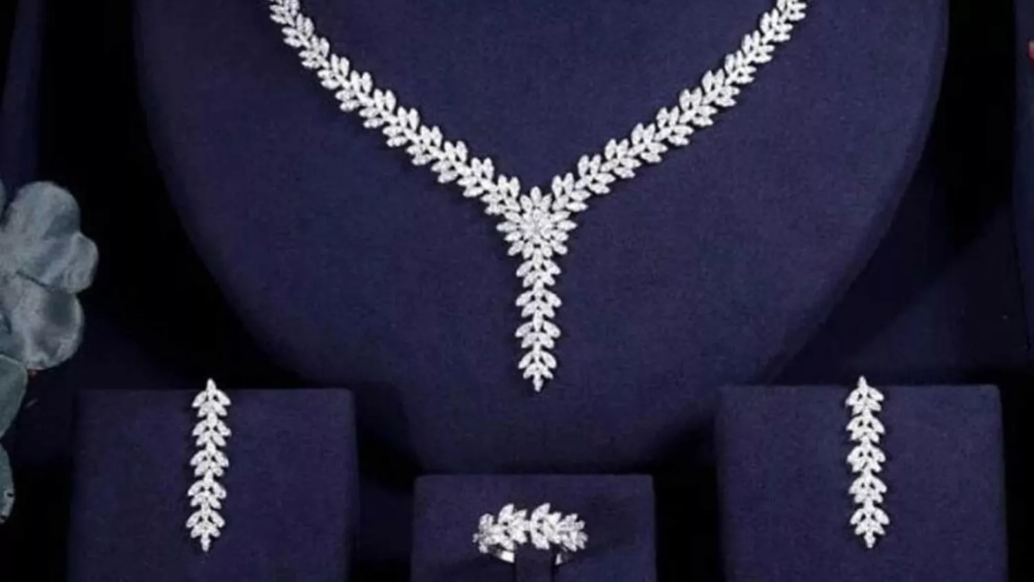 Important features for an authentic jewelry store