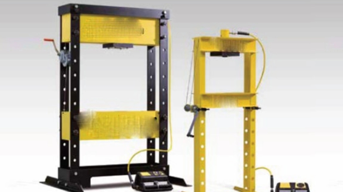 Full familiarity with the hydraulic press machine