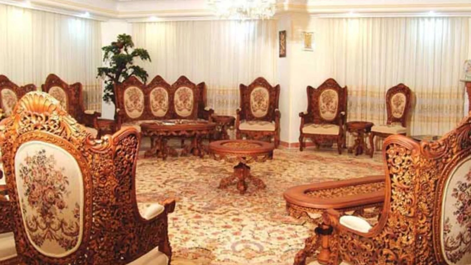 تفاوت مبل راحتی با کلاسیک و سلطنتی