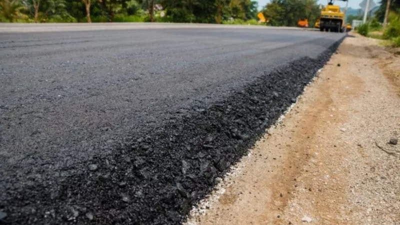 What are the ingredients of asphalt?