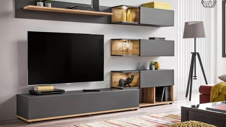 Özel kişilere TV masası kurmak için çekici fikirler