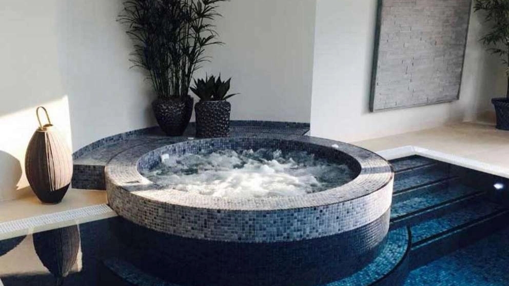 Introduction of different types of jacuzzi and their use