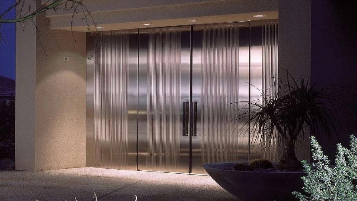 Features of steel doors