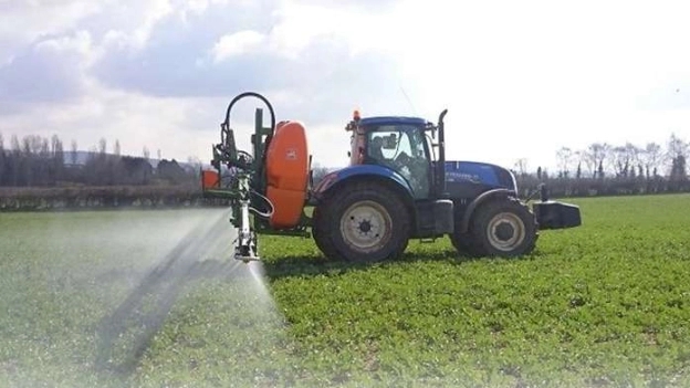 Types of tractor sprayers