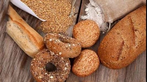چرا باید نان سبوس‌دار بخوریم؟ مزایای نان سبوس‌دار