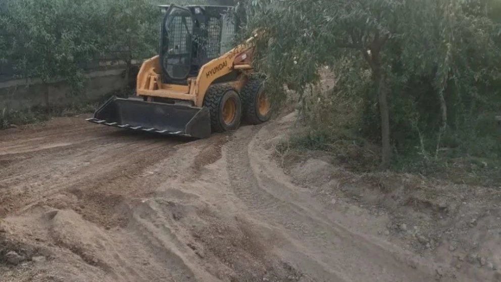 Implementation of ramp and rigging and digging of swimming pool and landscaping in Ashtian Central