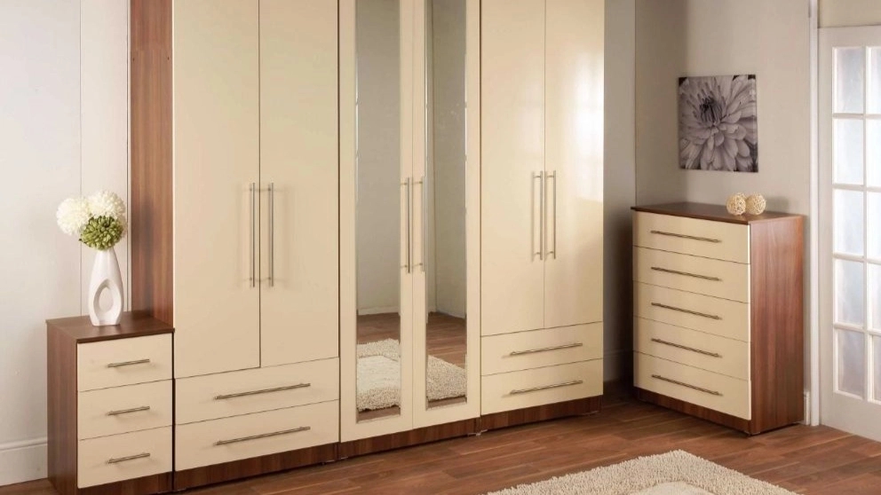 Types of wardrobe models