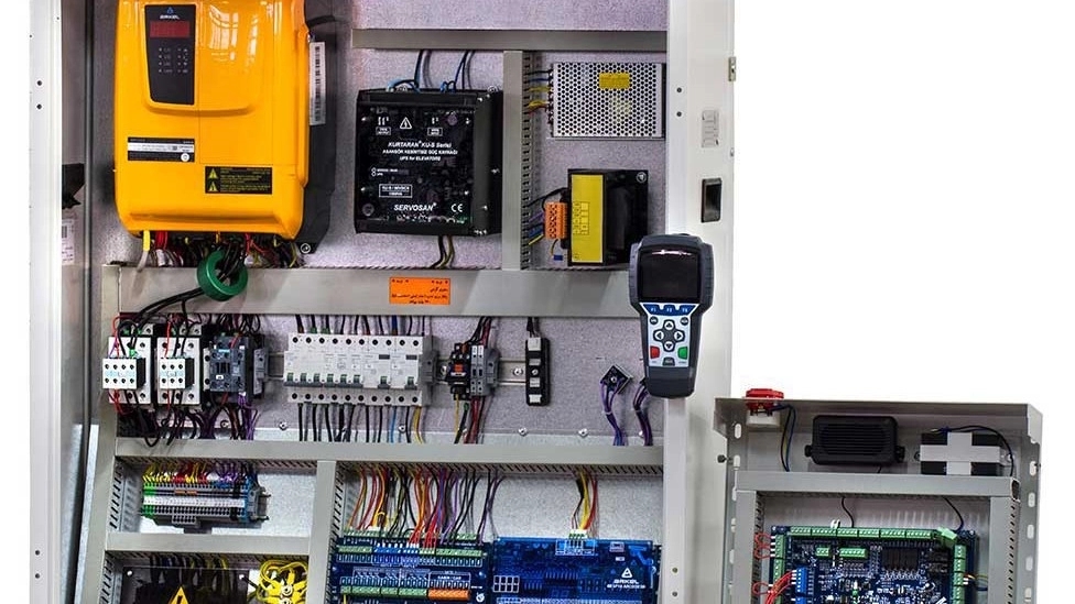 نقش تابلو فرمان آسانسور در سیستم آسانسور