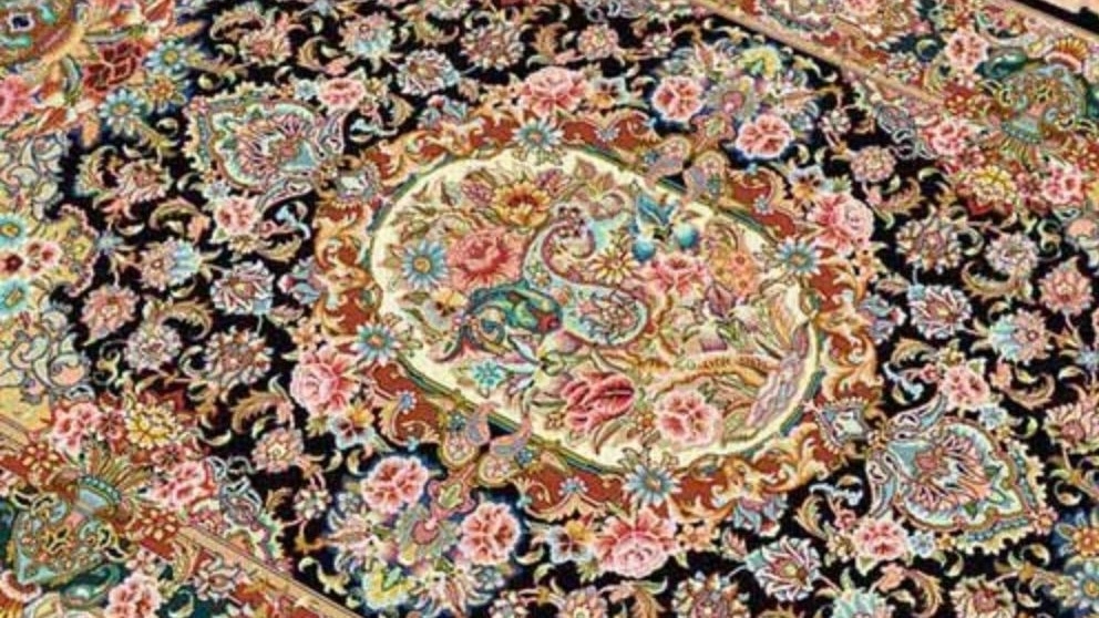 4 main ways to tell the difference between a machine-made carpet and a hand-woven carpet