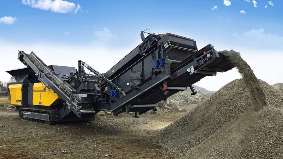 How many categories are industrial crushers divided into?