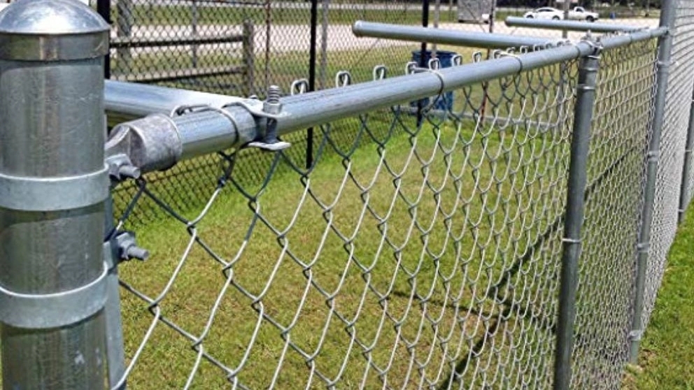 Types of fence bases