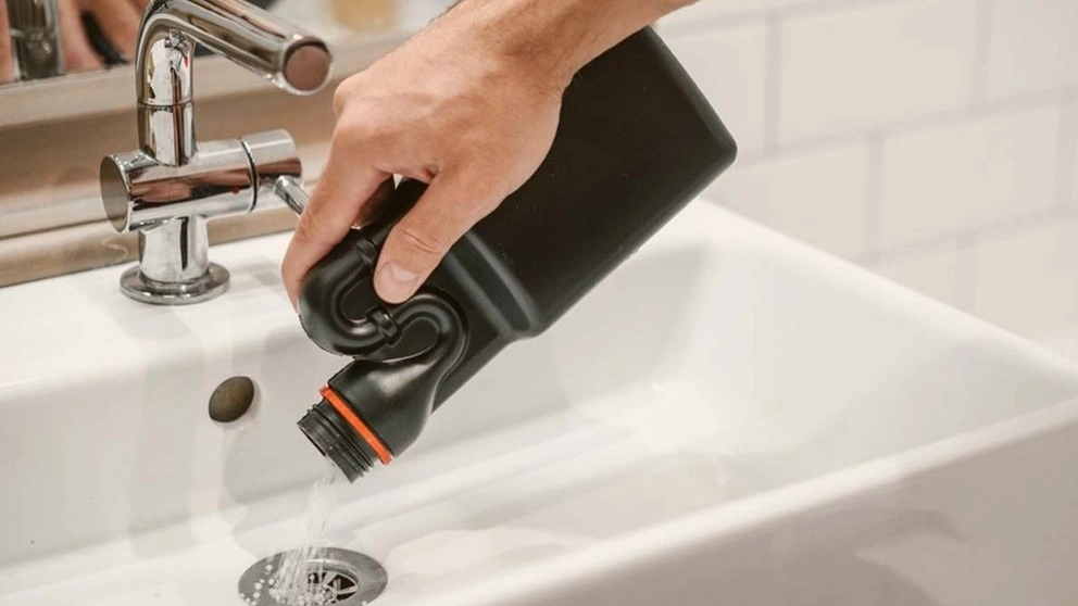What to do with clogged toilet siphon?