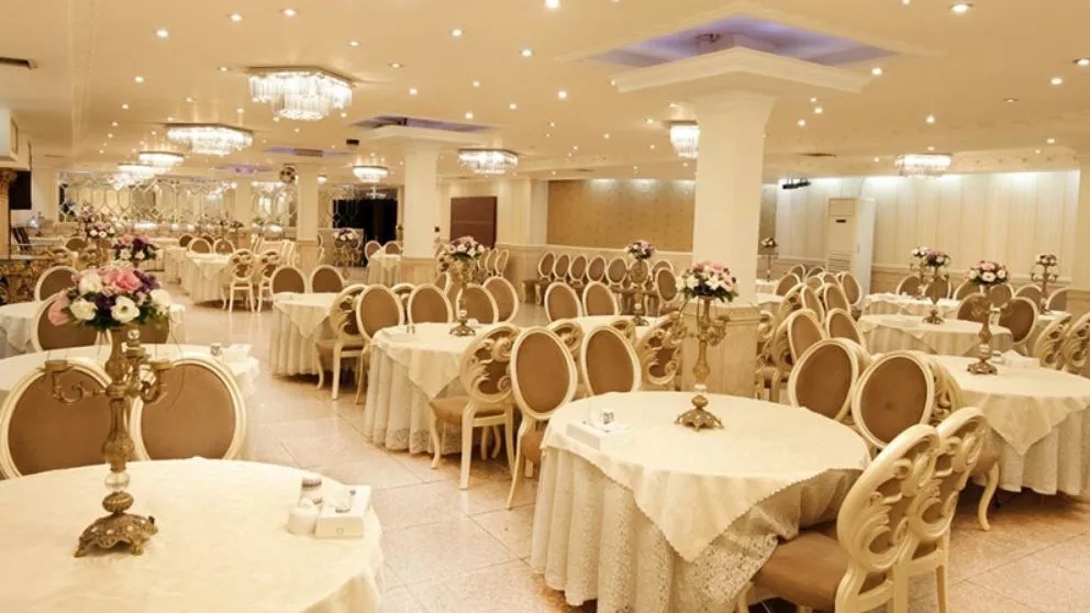What features should a wedding hall have?