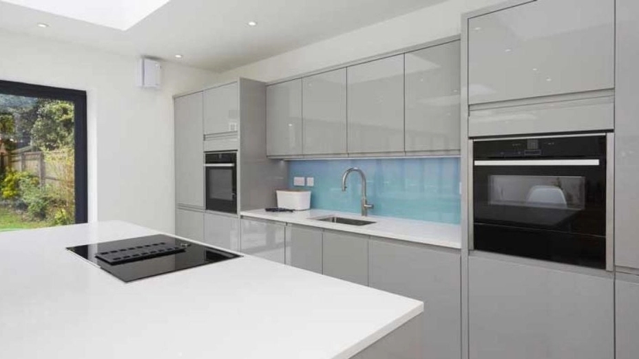 The difference between polyglass and high glass cabinets