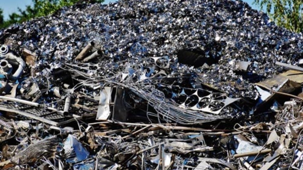 Iron and metal waste