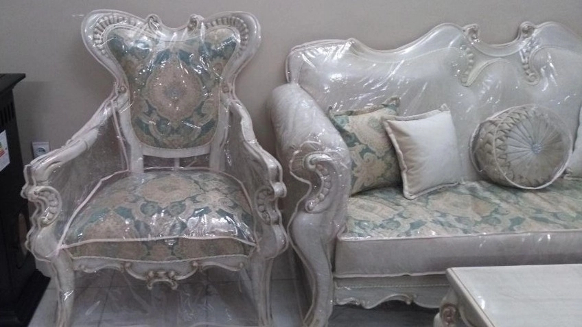 What is a gelatin sofa cover?