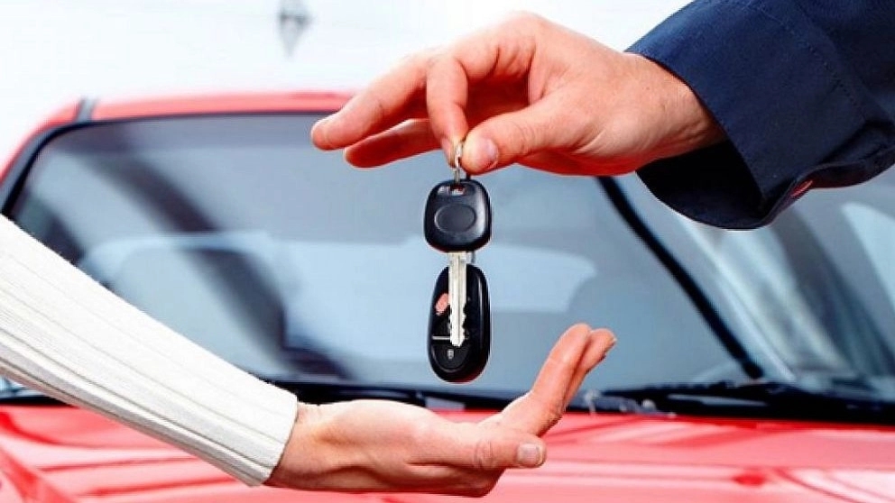 4 أسباب لاستئجار سيارة في إيران