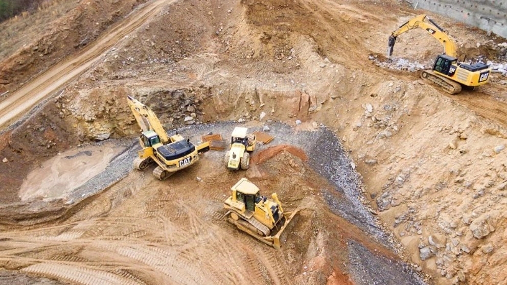 Getting to know the steps of importing road construction machinery
