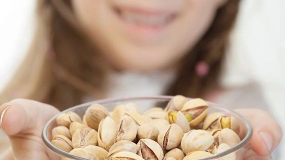 What are the properties of fresh pistachios in pregnancy?