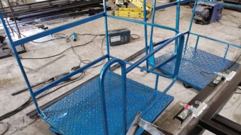 ☑️ wheelchair or wheelchair lift