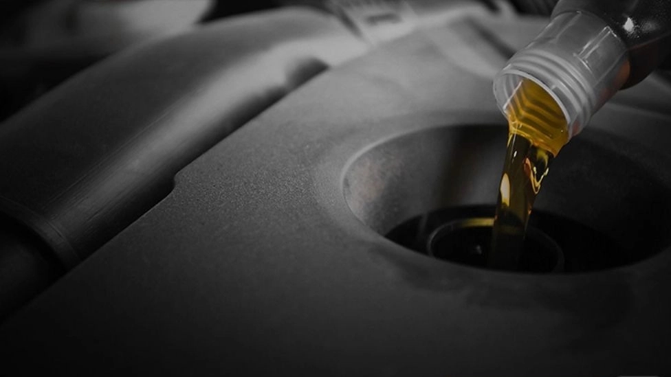 Features of engine oil