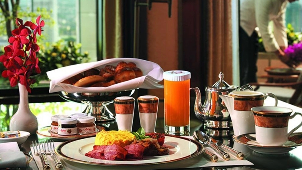 Everything you need to know about hotel room service