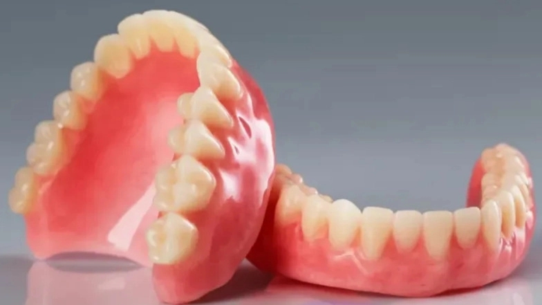 The steps of making artificial teeth in the dental laboratory