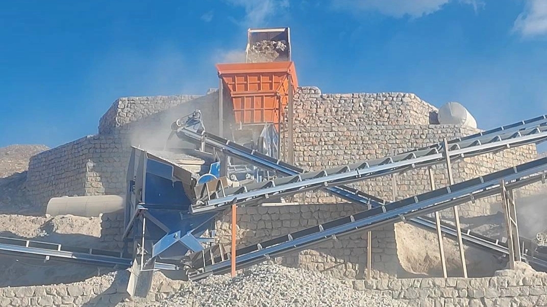 What is a stone crusher feeder?