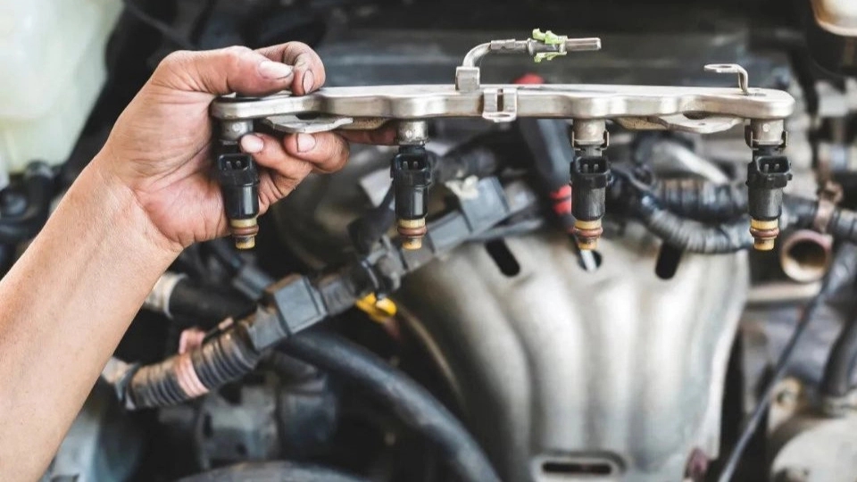 Types of injectors based on the type of fuel injection