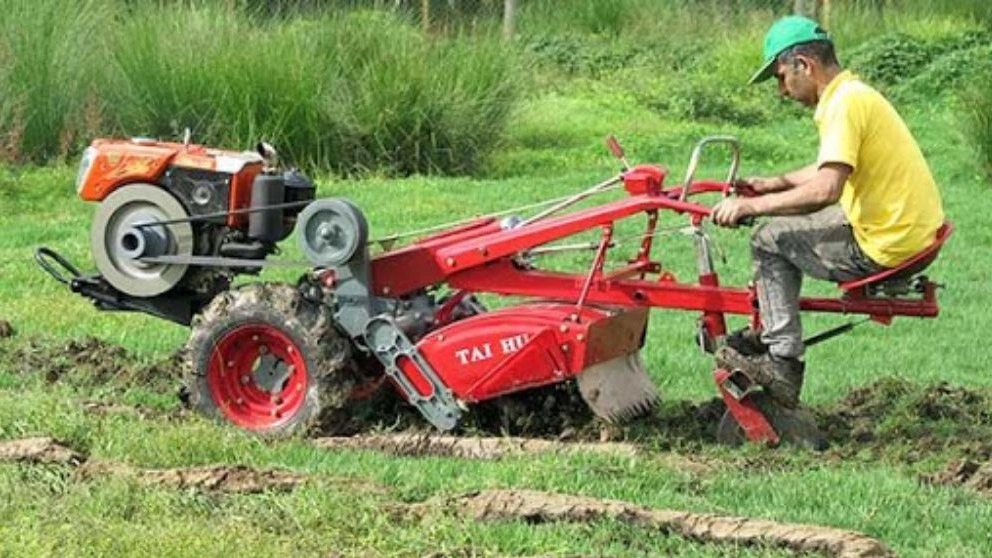 Types of agricultural tools and their use