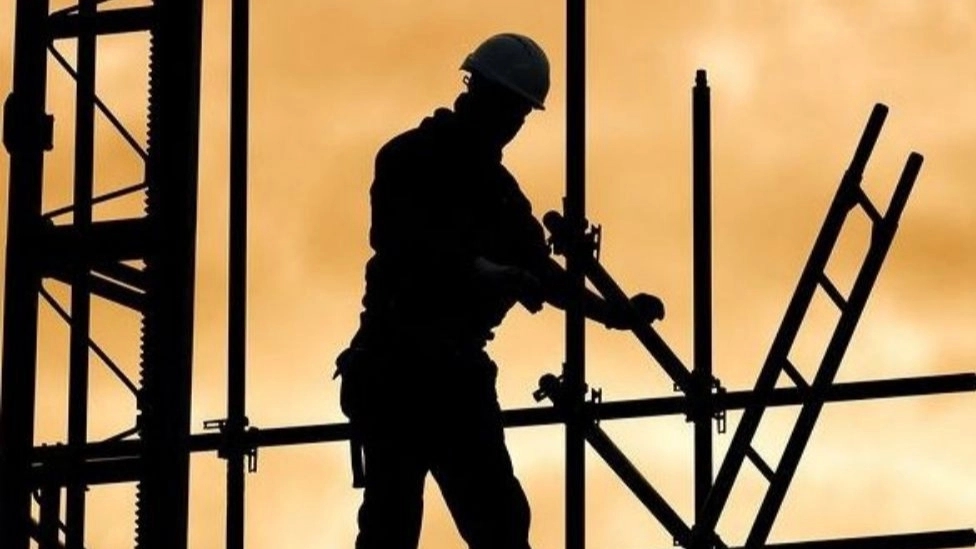 Different types of construction scaffolding